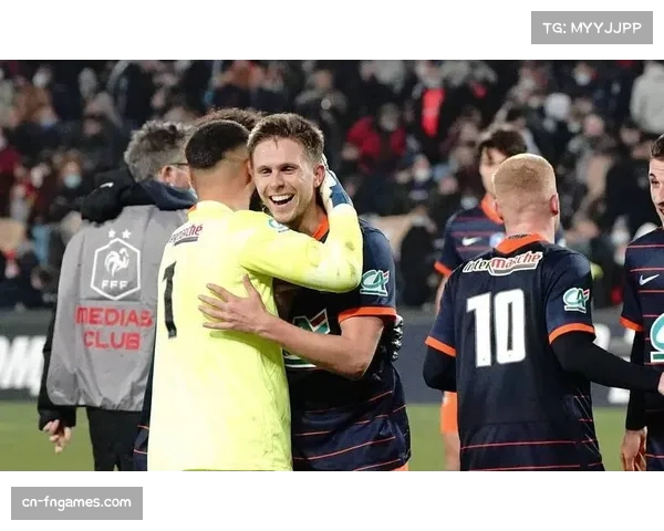 斯特拉斯堡客场负于里昂 杜库雷染红停赛影响球队士气 斯特拉斯堡客场负于里昂 杜库雷染红停赛影响球队士气