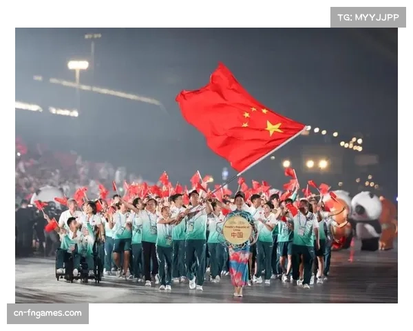 中国代表团在世运会展现拼搏精神，赛场上温情瞬间频现